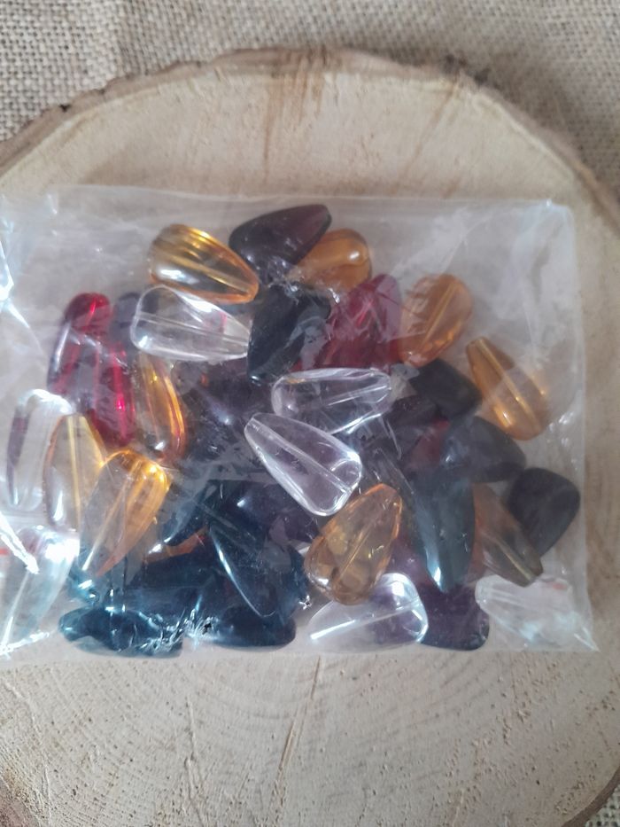 Lot de 50 grosses perles en verre gouttes marron transparente violette rouge noire - photo numéro 9