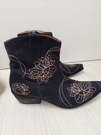 Bottines boots brodées San Marina taille 38