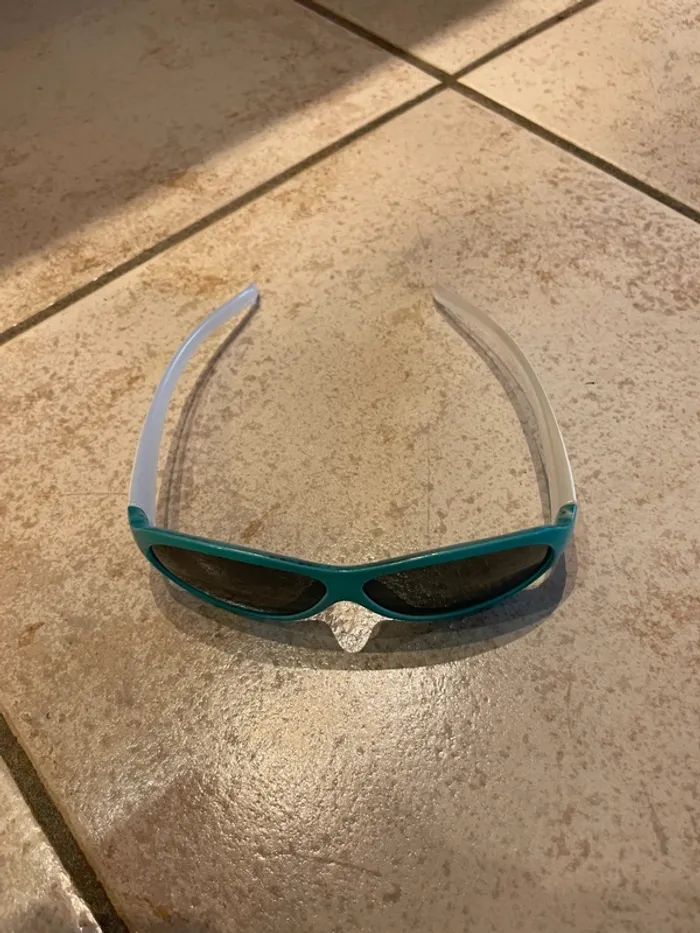 Lunettes de soleil bébé (bleu) - photo numéro 2