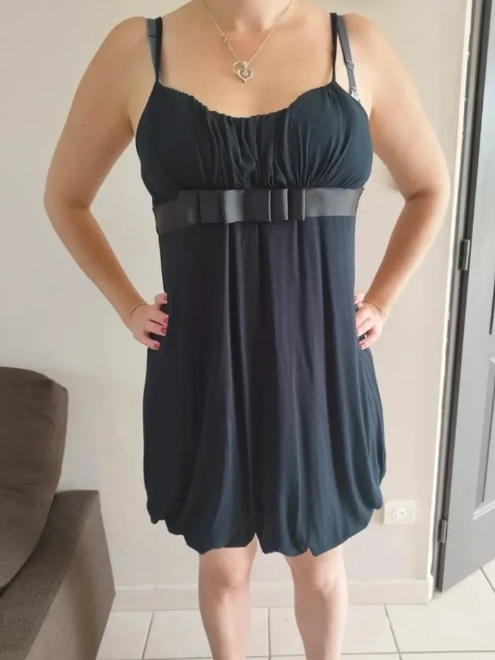 Robe noire noeud