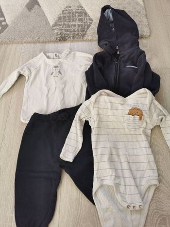 Lot de 4 articles 12 mois fille