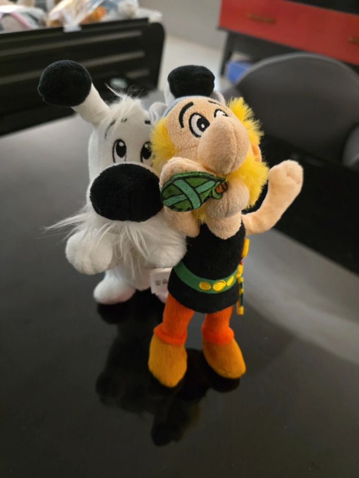Lot de 2 peluches Asterix 19cm et Idefix 16cm
