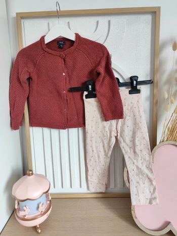 Ensemble gilet et legging Kiabi 18 mois fleurie