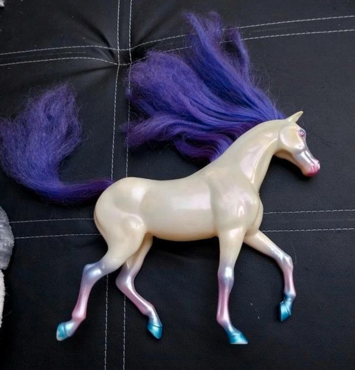 Cheval vintage figurine crinière mauve