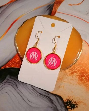 Boucle d'oreille olympique de Marseille fushia