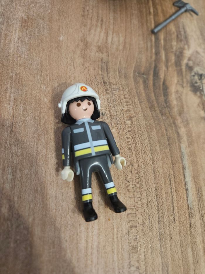 Voiture pompier + personnage Playmobil - photo numéro 2