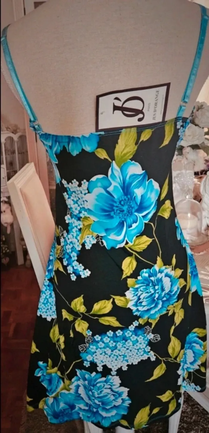 Robe fleurie noir/bleue Jus d'Orange Taille 38/40 Neuve - photo numéro 4