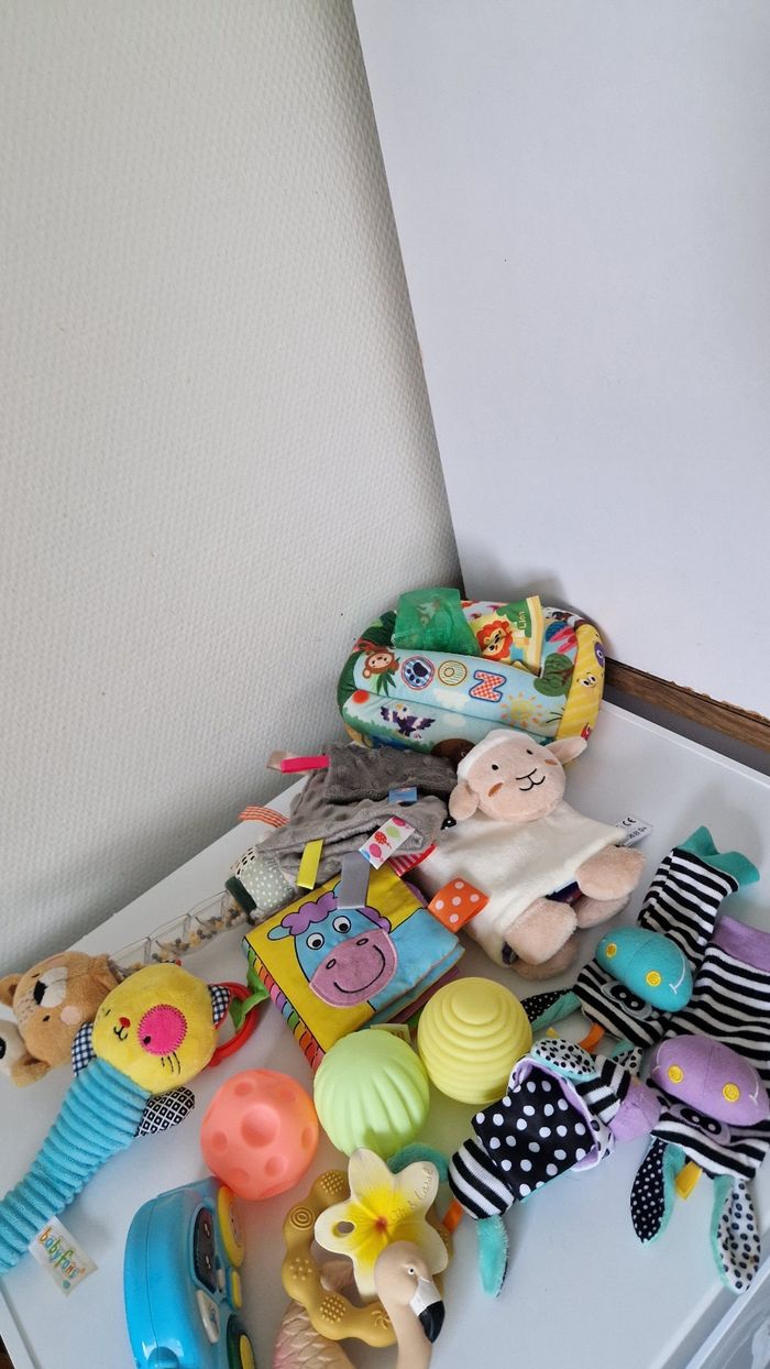 Lot jouets bébé - photo numéro 2