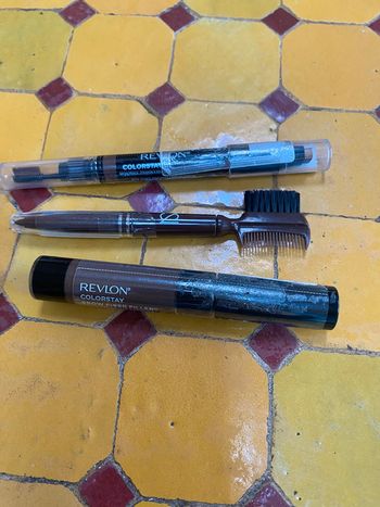 Crayon et gel à sourcils