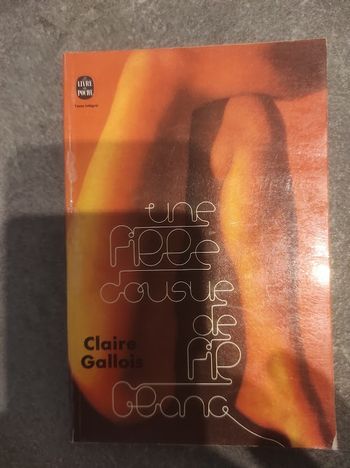 Une fille cousue de fil blanc Claire Gallois Livre de Poche 1971