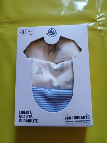 lot de trois bodies phoque manches courtes petit bateau 6 mois 