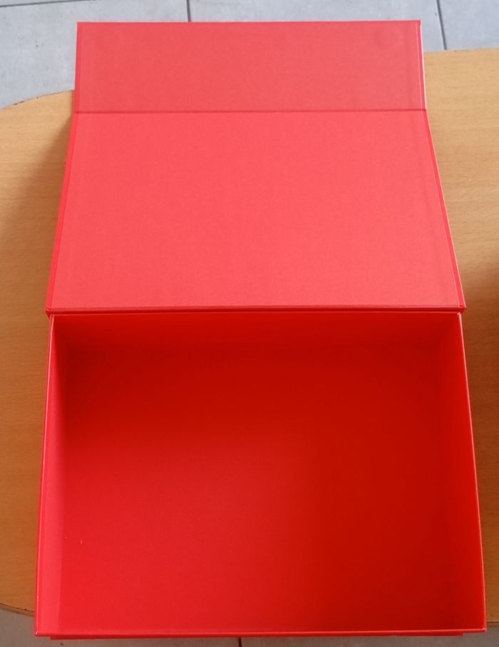 Boîte cadeau élégante - Fermeture

magnétique | - photo numéro 2