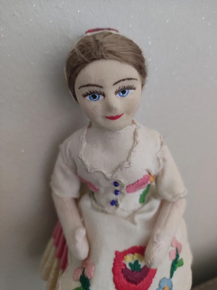 magnifique poupée du monde folkorique - photo numéro 2