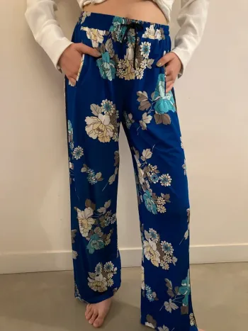 Pantalon droit bleu à fleurs tendance