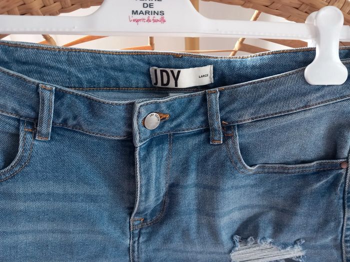 Short à trou en jean taille 40 - photo numéro 2