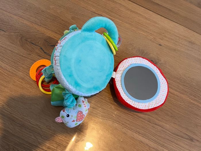 Jouer Sophie la girafe « Le monde des surprises » - photo numéro 2