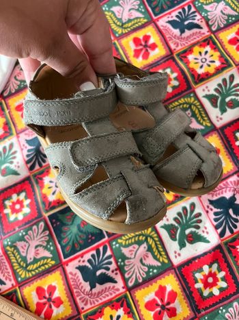 Chaussures sandales bout fermés
