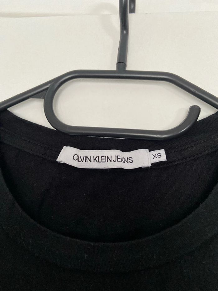 T-shirt Calvin Klein noir - photo numéro 2