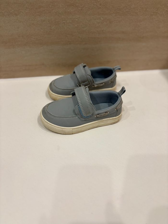 👟 Jolie paire de chaussures pour enfant – Très bon état !