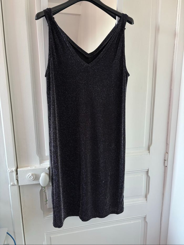 Robe mi-longue noire à paillettes - photo numéro 3