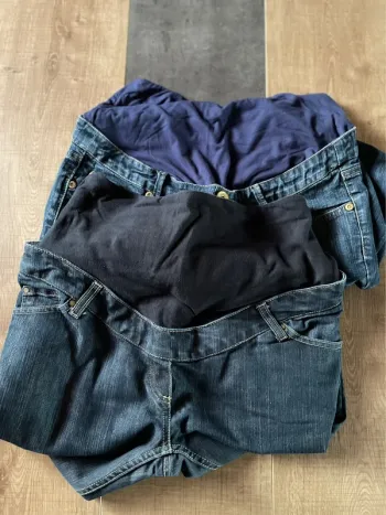 Lot 2 jeans de grossesse taille 42
