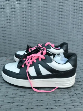 Baskets femme fille Manga neuves Bershka Taille 39