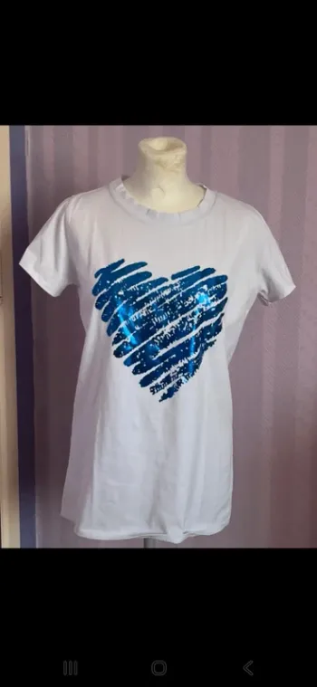 🌟 T-shirt Femme Blanc avec Cœur Bleu 🌟