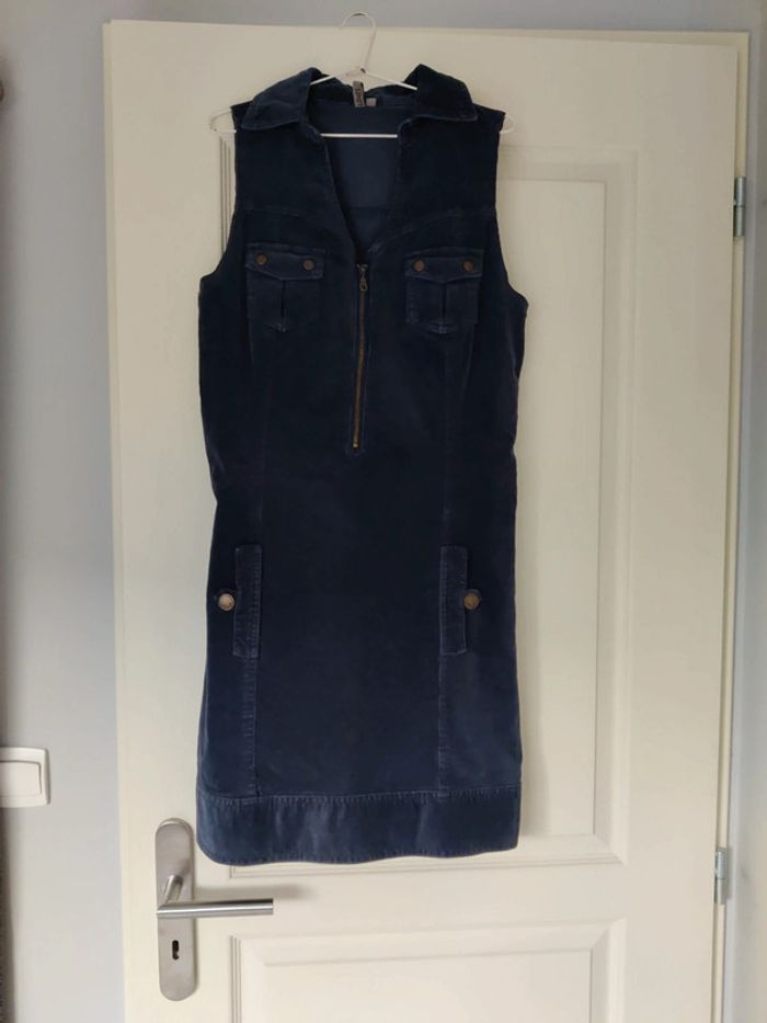 Robe en velours bleu