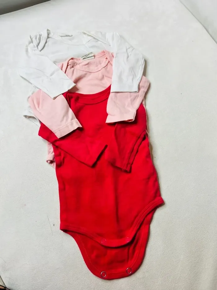 Lot bodies fille 3 mois - photo numéro 3