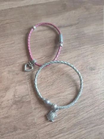 Lot de 2 bracelets avec breloques cœur et tortue