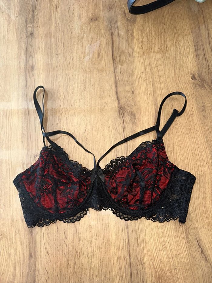 Soutien gorge rouge noir