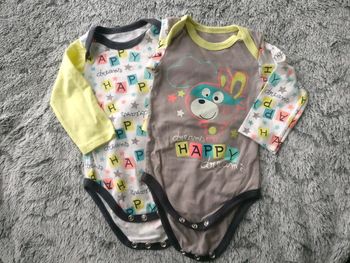 Lot de 2 bodies ML u tout petits taille 3 mois