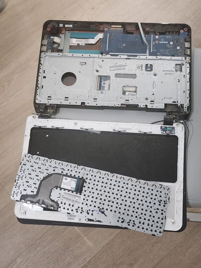 HP 15-r040nf (Core i3) — Pour pièces / à réparer — Sans disque dur - photo numéro 7
