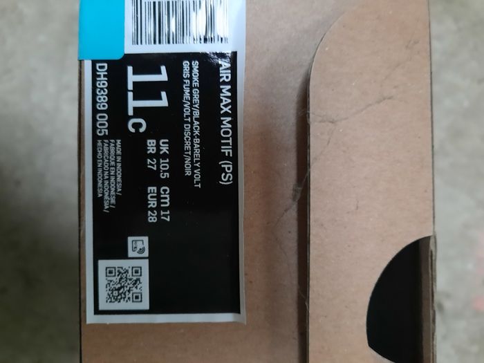 Nike Air Max motif en taille 28 neuve