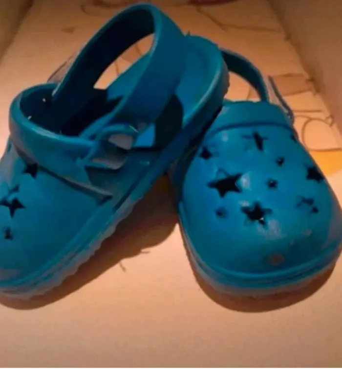 Sandales type crocs garçon