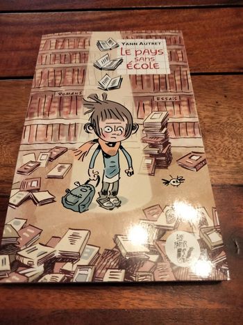 Livre intitulé le pays sans école à partir de 10 ans