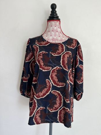 Haut bleu motif floraux