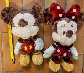 Lot de 2 doudous peluches couples Mickey et Minnie Mouse Boutons Walt Disney Nicotoy.
