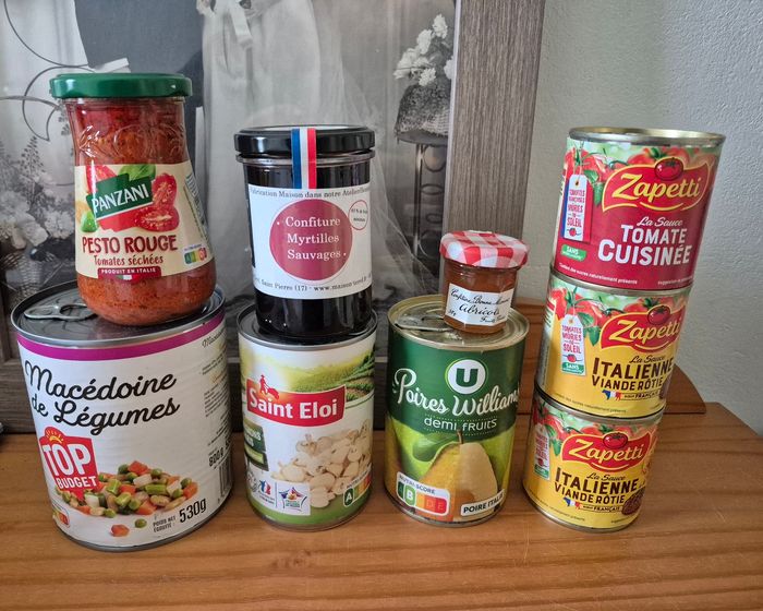 Lot de boîtes de conserves et sauces tomates etc...