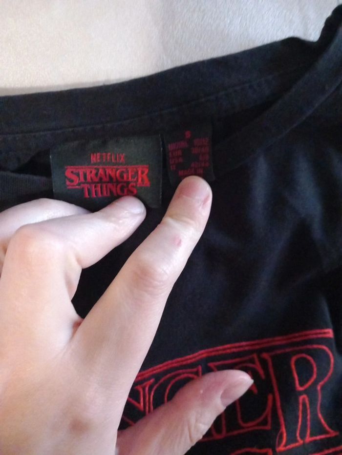 T-shirt taille s stranger things Netflix primark - photo numéro 2