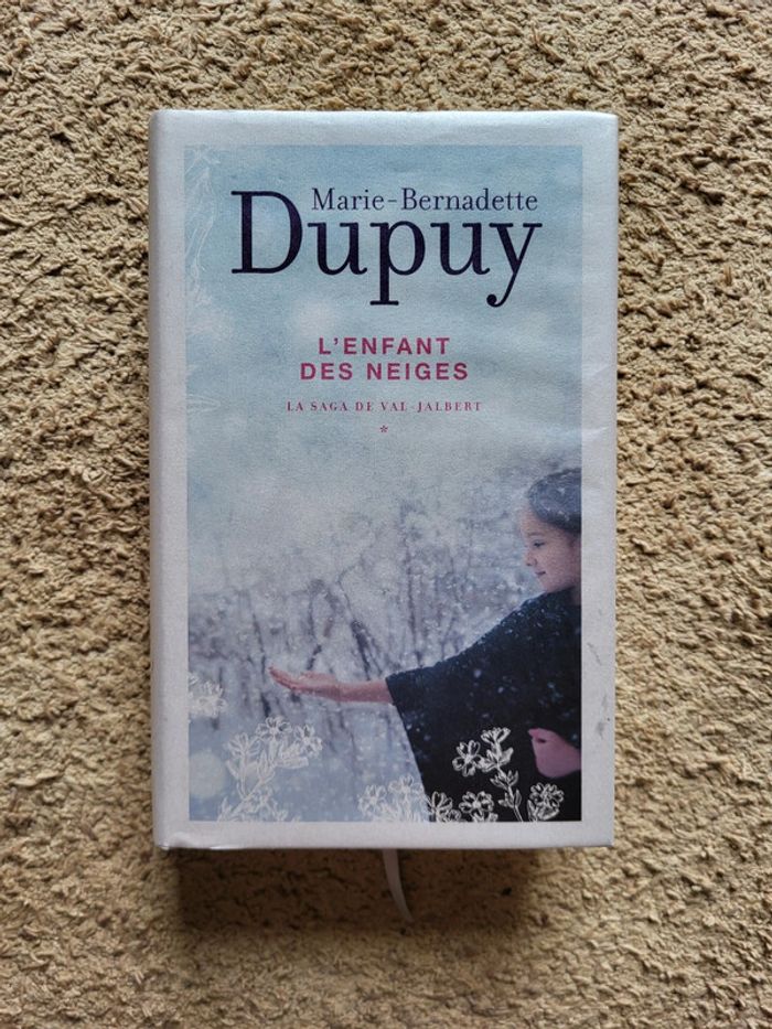 Livre dédicacé de Marie-Bernadette Dupuy "L'enfant des neiges", La saga de Val-Jalbert - État neuf