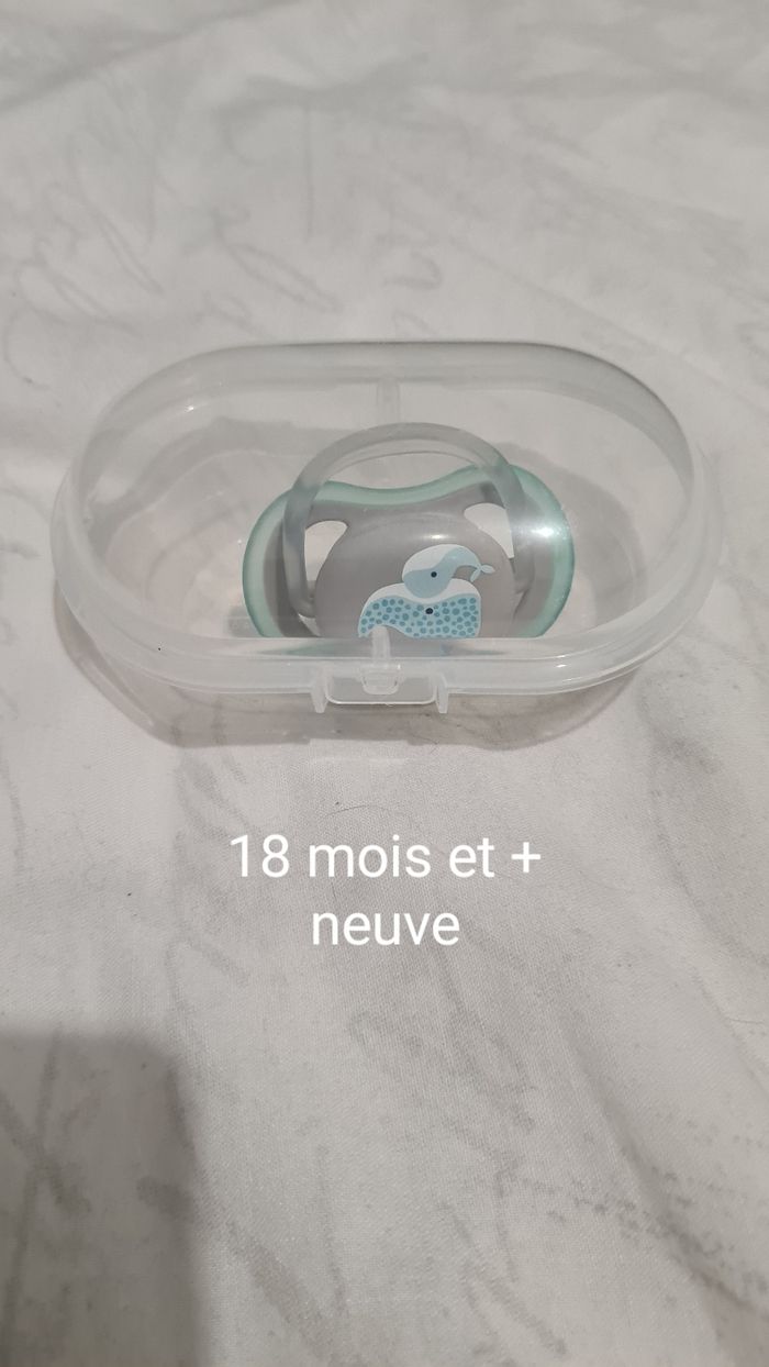 Sacs à couches et tétines - photo numéro 2