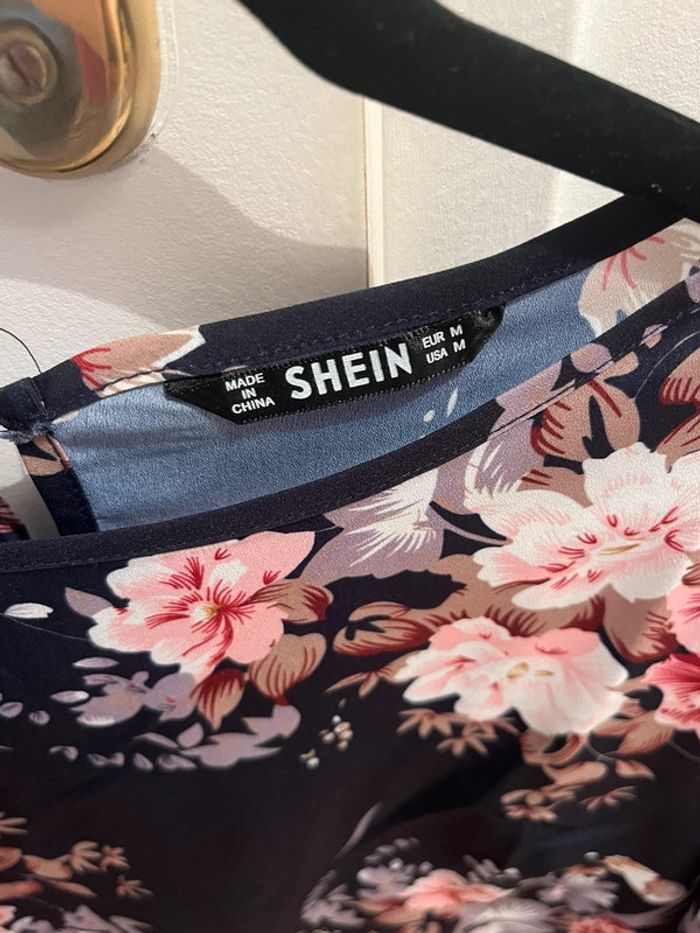 Blouse fleurie taille M. - photo numéro 3