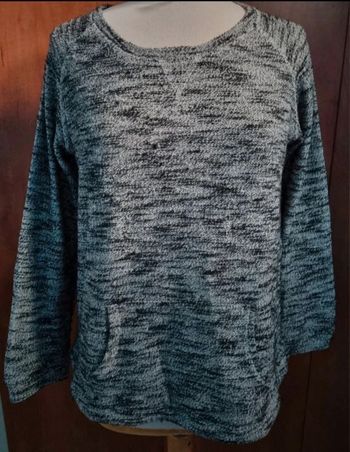 Sweat avec poche taille 40-42