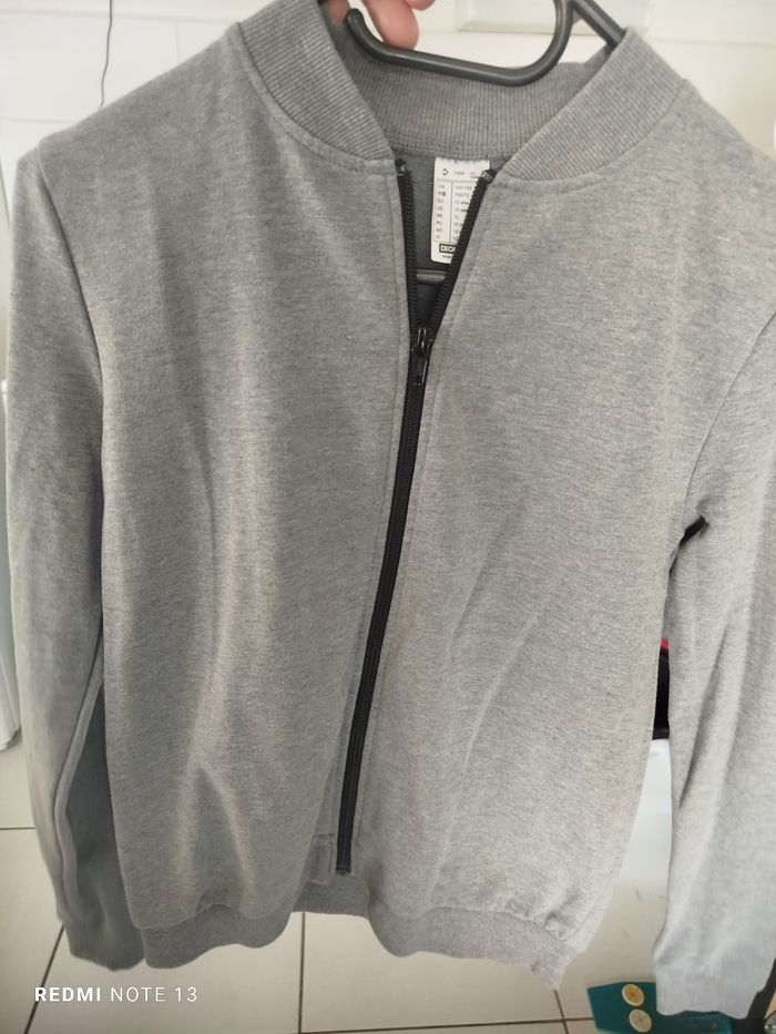 #kytie12ansgarcon. Gilet léger manches longues taille 12 ans