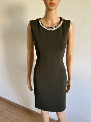 Robe verte kaki sans manches Rinascimento taille S comme neuve 