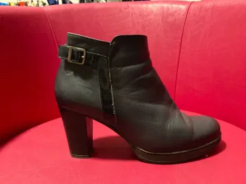 Bottines en cuir bleu marine taille 38