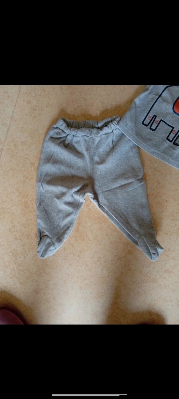 Pyjama 2 pièces taille 6 mois - photo numéro 2