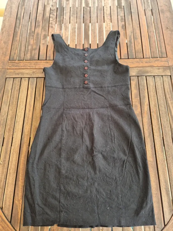 Robe noire brodée T.42 - photo numéro 4