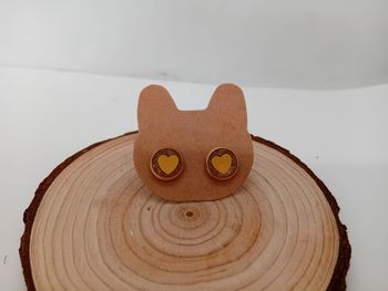 Boucles d'oreilles puces cœur et résine